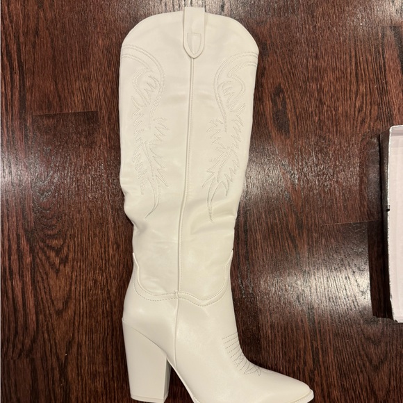 Cowboy Boots - Picture 8 of 14